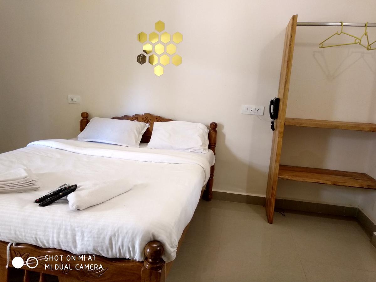 Candolim Beach Place Exterior photo