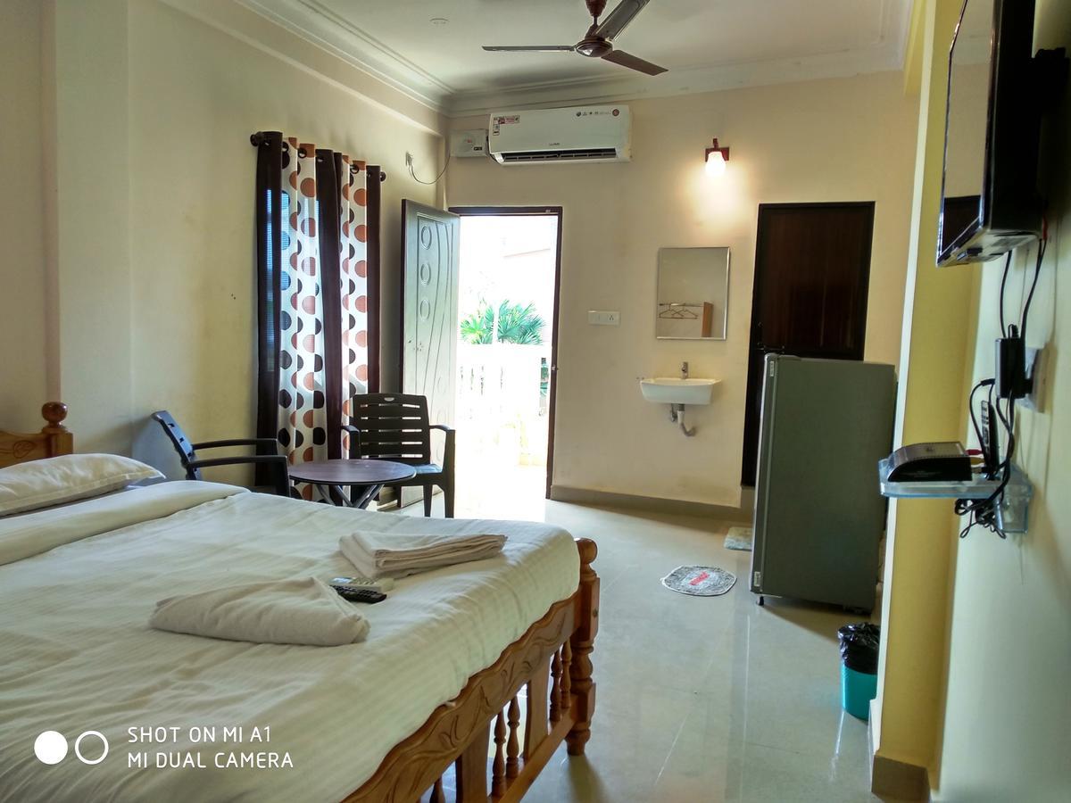 Candolim Beach Place Exterior photo