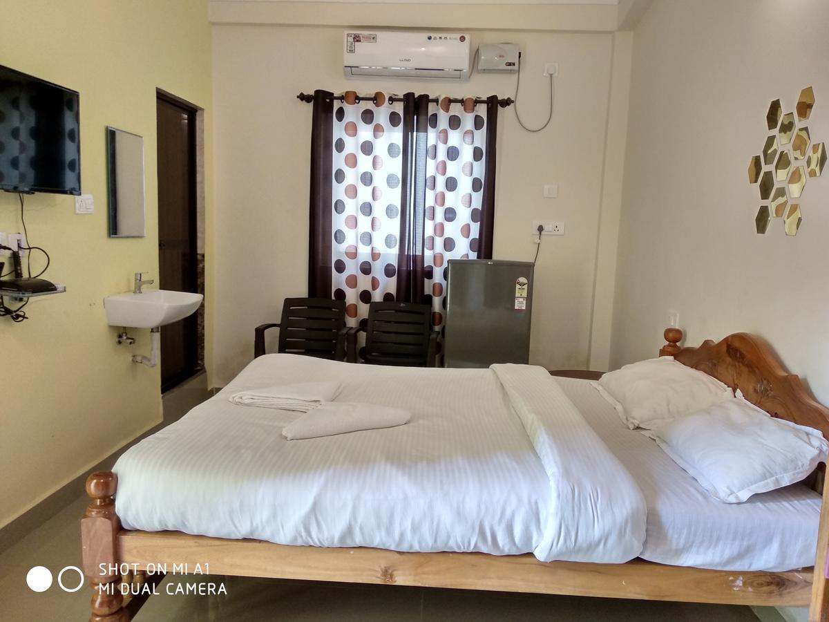 Candolim Beach Place Exterior photo