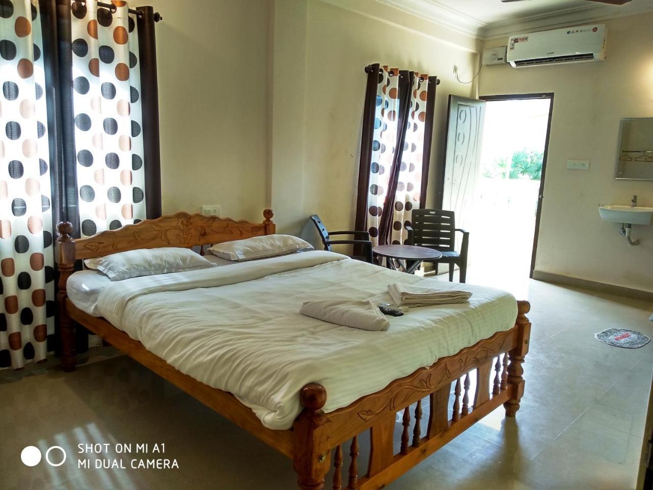 Candolim Beach Place Exterior photo